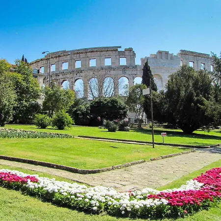 In Pula/istrien 11285